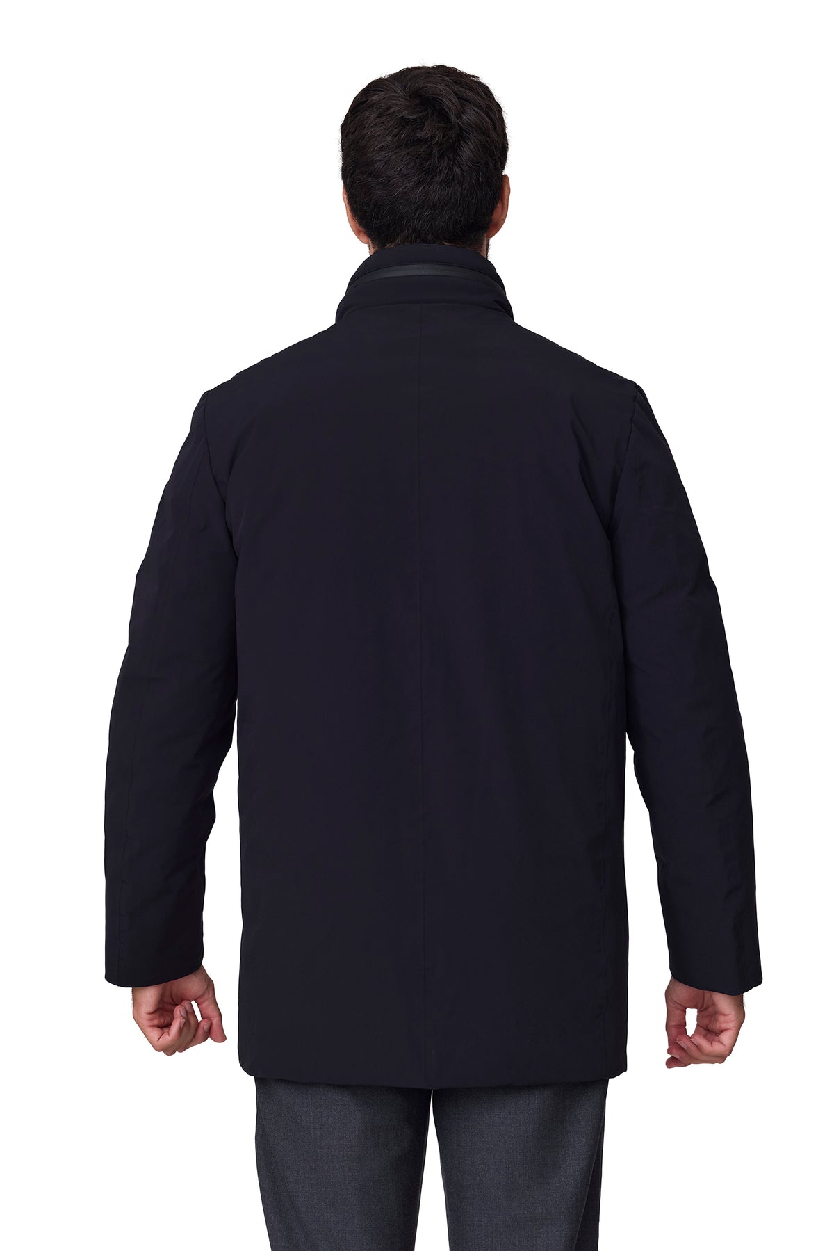 Parka lisa negra, vista espalda cuerpo