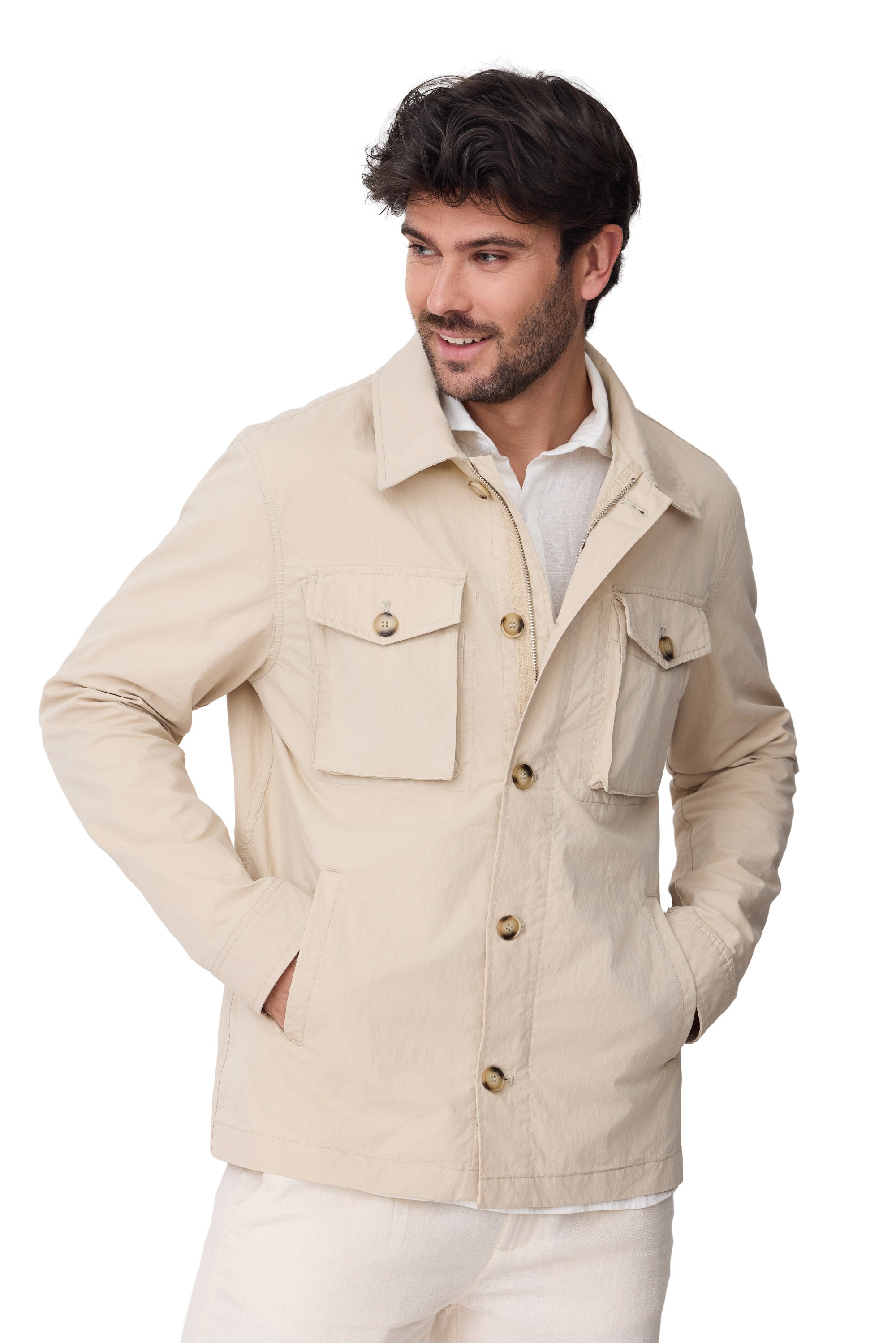 Parka Fabricio para hombre beige con botón y bolsillo detalle cerrada