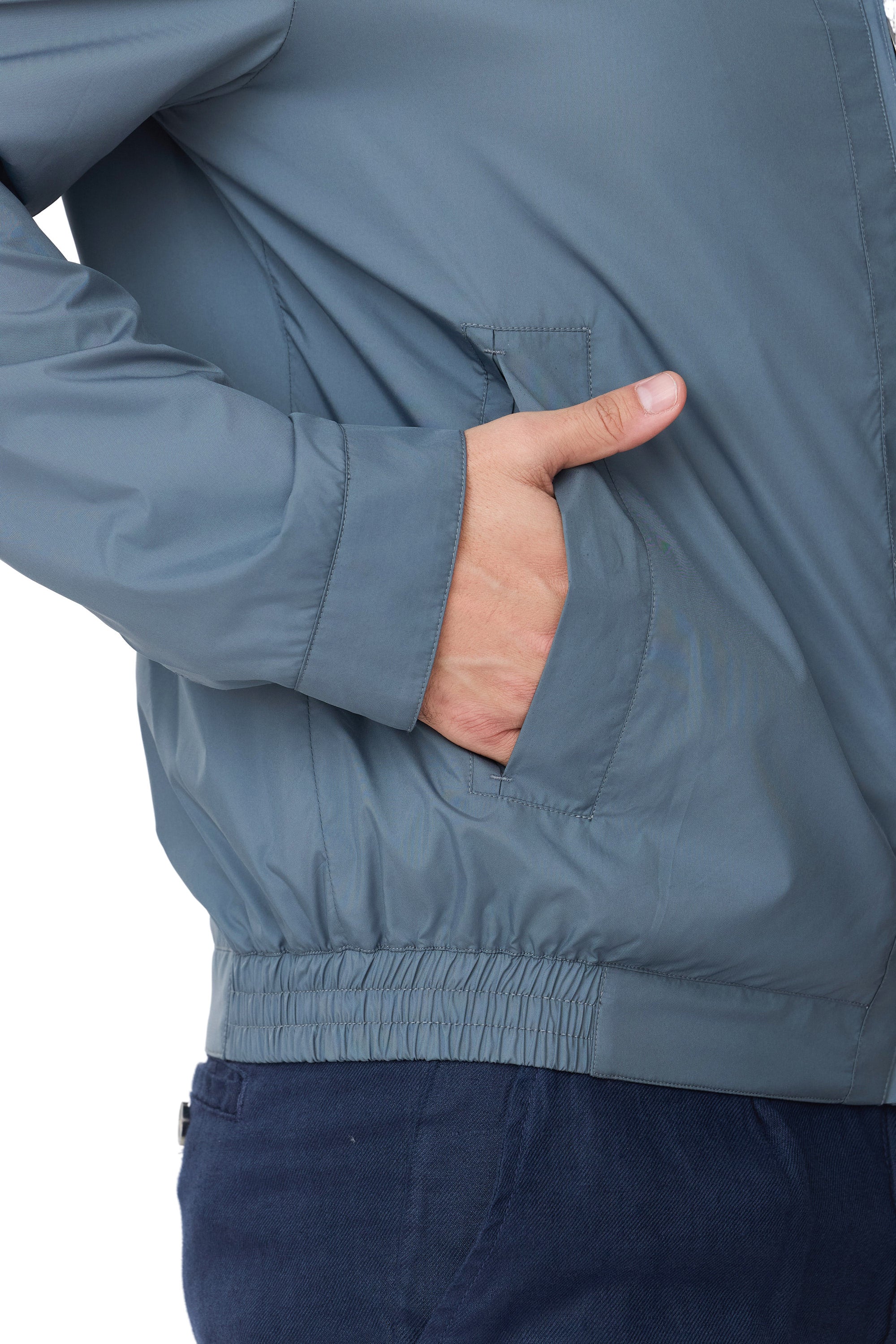 Cazadora Miguel para hombre azul claro con cremallera frontal detalle bolsillo