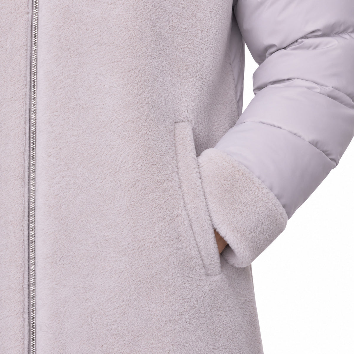 Plumífero medio combinado tejidos, detalle bolsillo