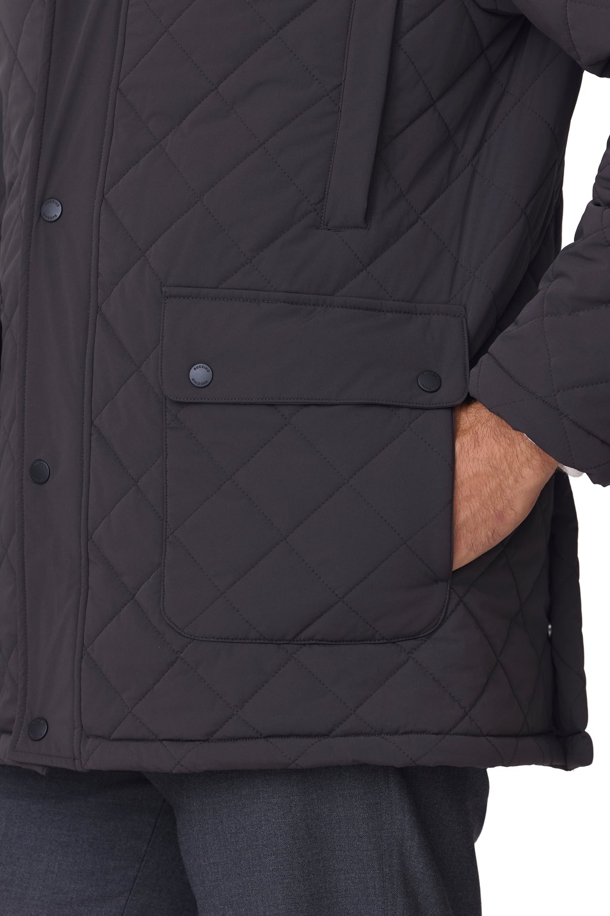 Parka ligera acolchada cuello camisero marrón, vista bolsillo