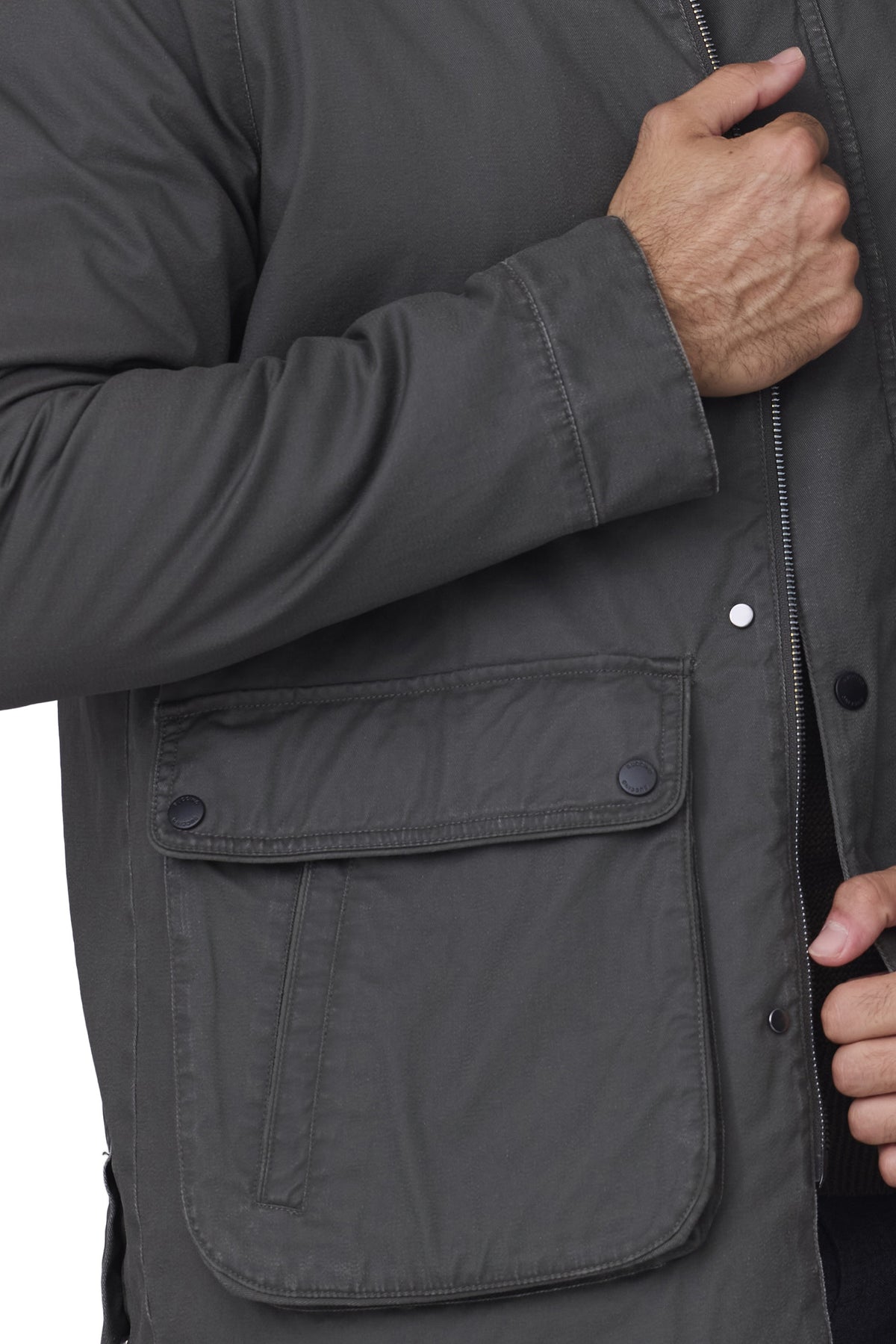 Parka hombre lisa cuello pana verde, detalle bolsillo