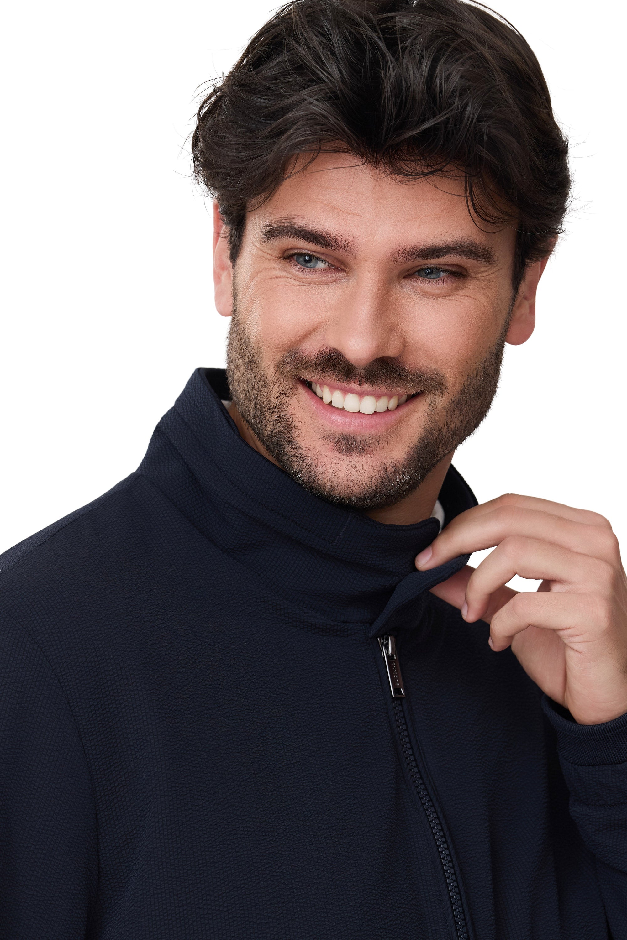 Modelo Duck cazadora de hombre tejido seersucker  para primavera 2026 en color azul marino vista cuello