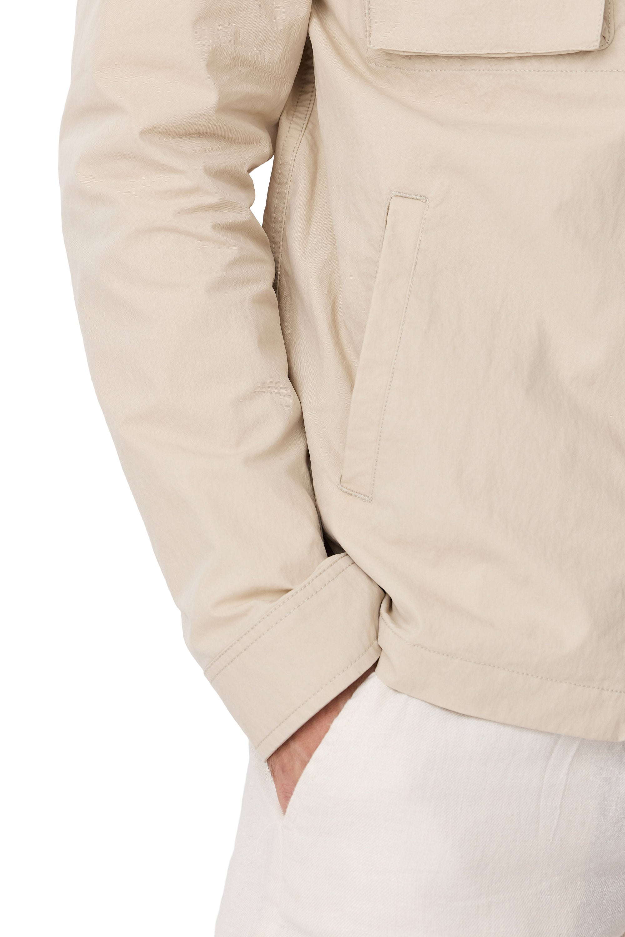 Parka Fabricio para hombre beige con botón y bolsillo detalle puño